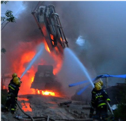 電纜著(zhù)火，礦工遇難！